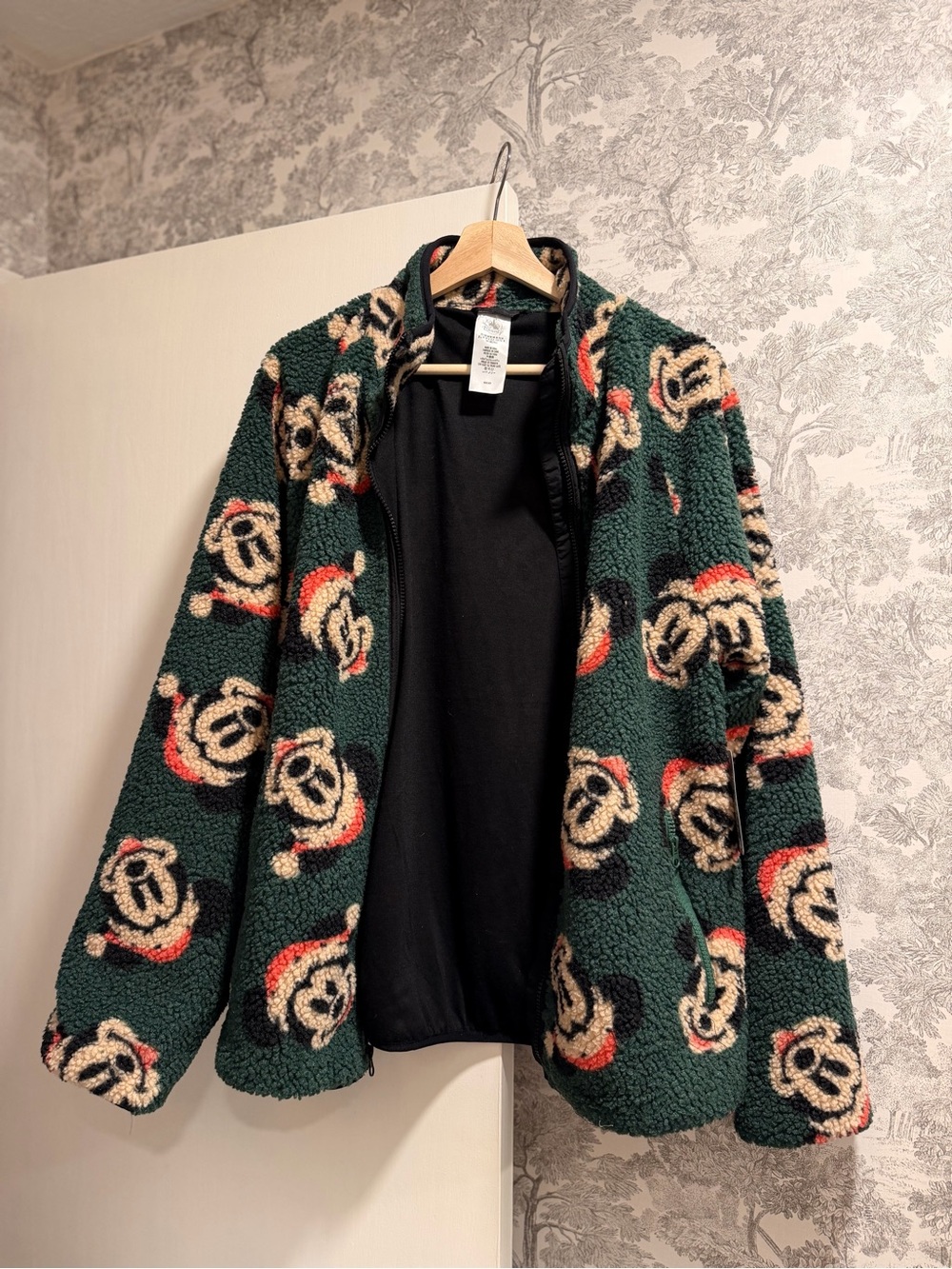 NWT Disney Santa Mickey Holiday Sherpa Fleece Jacket - Size M - Picture 3 of 8